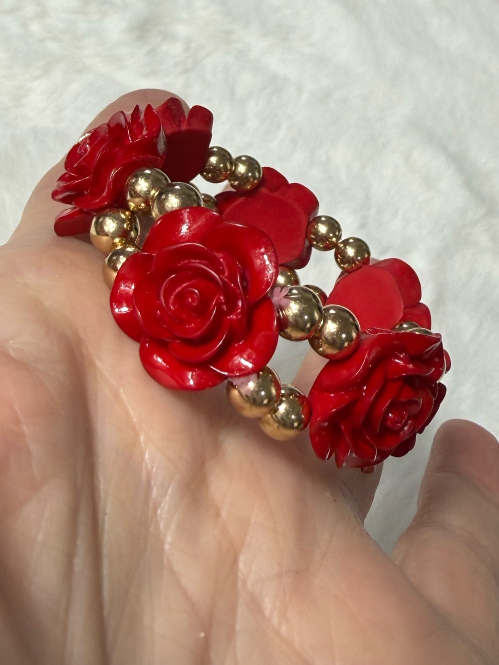 Red Floral Bead Stretch Bracelet - Gold Accent brand new